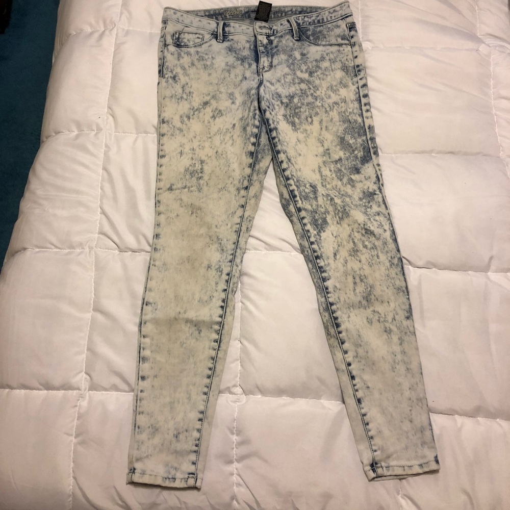 Ladies Mossimo acid wash jeans (size 10)
